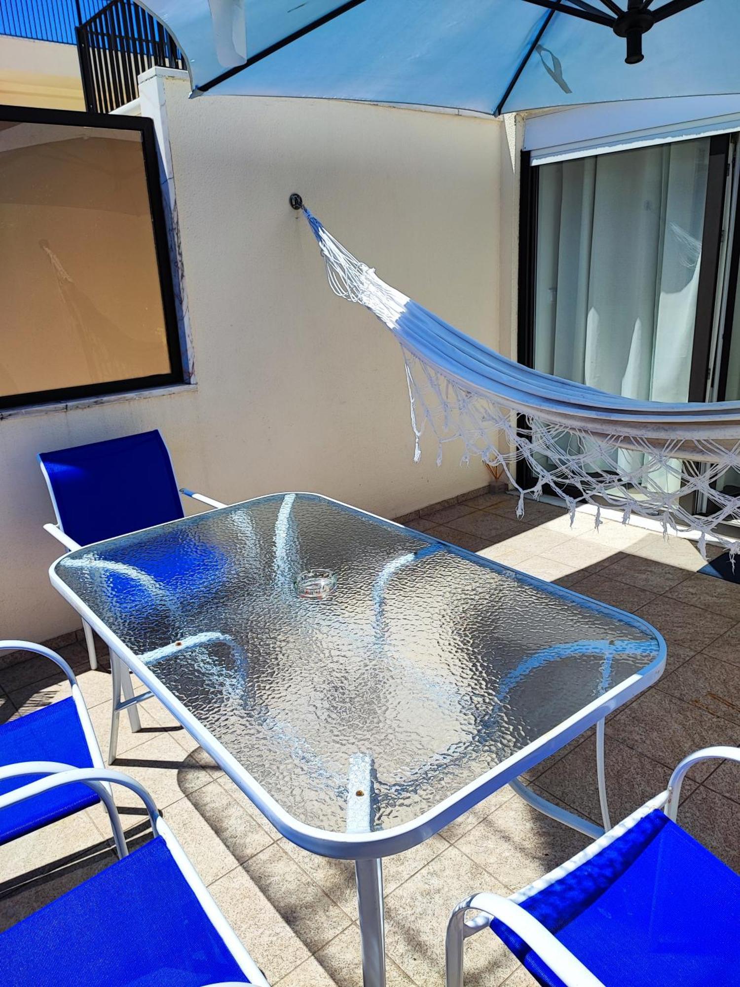 Costa Terrace Apartment *